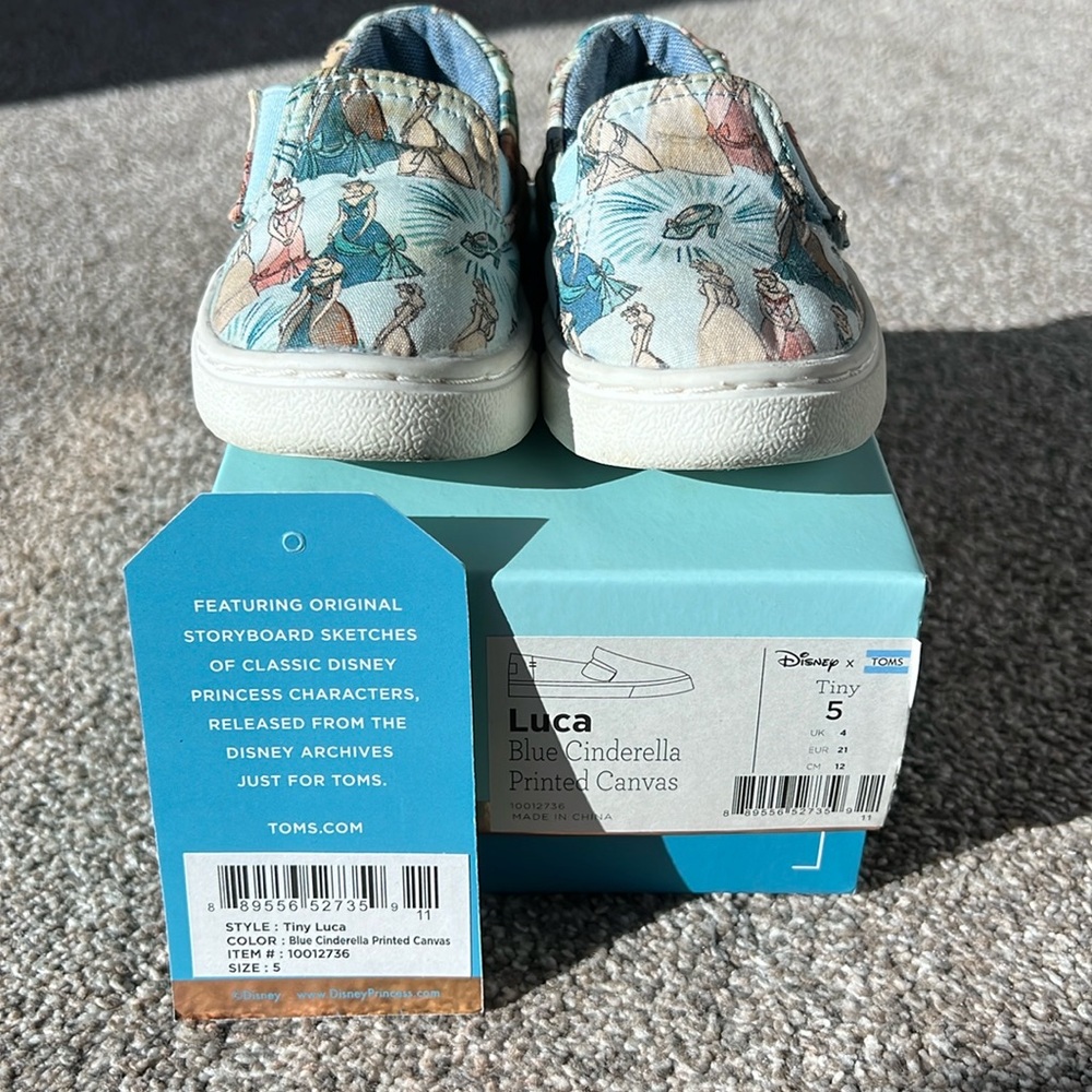 RARE Disney x TOMS Luca Blue Cinderella Printed Canvas shoes. Size Tiny 5